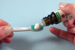 Gelbe Z&auml;hne ade - wei&szlig;e Z&auml;hne mit Teebaum&ouml;l