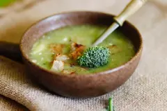 Cremige Brokkoli-Blumenkohl-Suppe