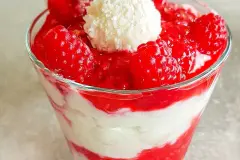 Raffaello Creme mit Himbeeren