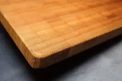 Verbogenes Holzbrett wieder gerade: mit Wasserdampf