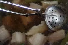 Suppe versalzen - Tee-Ei mit Reis hilft