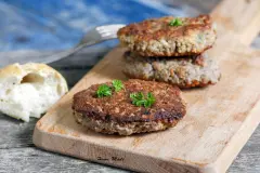 Frikadellen werden w&uuml;rziger mit angebratenen Zwiebeln