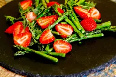 Spargel-Erdbeer-Salat