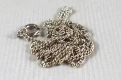 Schmuck und Silber mit Backpulver reinigen