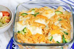 Griechischer Auflauf mit Nudeln, H&uuml;hnchen und Gem&uuml;se