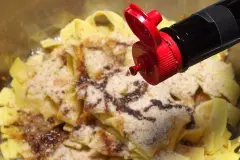 Nudeln mit Paniermehl und Maggi - einfach und lecker!