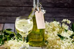 Holunderbl&uuml;tensirup mit Zitrone, Limette, Orange & Vanille herstellen