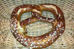Der Salz-Trick bei Brezeln, Salzstangen usw.