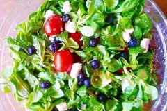 Feldsalat mit Blaubeeren