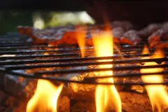 Verkrusteten Grillrost ganz einfach reinigen