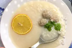 Reis als Suppeneinlage - so wird er nicht matschig