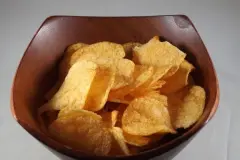 Altbackene Chips und Flips wieder genie&szlig;bar machen