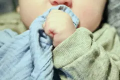 Erleichterung f&uuml;r das zahnende Baby: Kalte Mullwindel