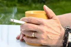 Nikotinflecken/Verf&auml;rbung der Haut entfernen