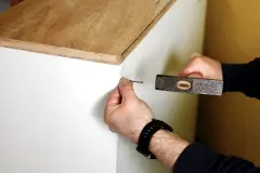 IKEA-Regal + kleine N&auml;gel = dicke Finger