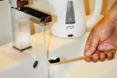 Energiekosten beim Z&auml;hneputzen sparen