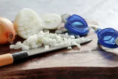 Zwiebeln schneiden kann so einfach sein