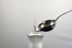 K&uuml;mmel in der Pfefferm&uuml;hle zerkleinern