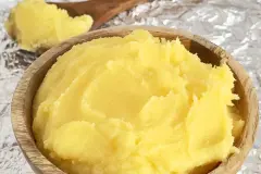 Bei Herstellung von Butterschmalz, die Molke einfacher trennen