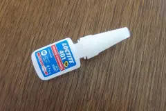 Sekundenkleber selbst entfernen mit Aceton