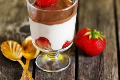 Erdbeeren in Creme mit Schokoglasur