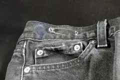 Knopf ab an der Hose - schnelle Hilfe unterwegs
