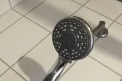 Duschkopf entkalken im Wasserkocher