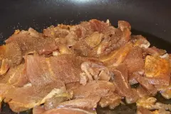 Fleisch schneiden f&uuml;r Geschnetzeltes