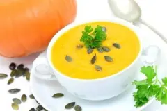 K&uuml;rbissuppe im K&uuml;rbis