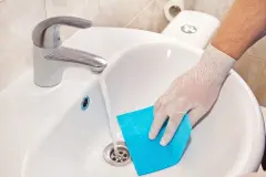 Gelbe R&auml;nder im Waschbecken wegbekommen