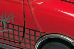 Teerflecken am Auto preiswert entfernen