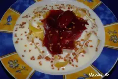 Milchnudeln mit Pflaumen-Rhabarber-Apfel-Rum-Gr&uuml;tze