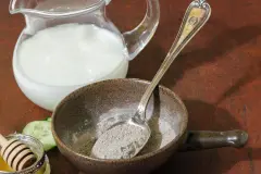 Heilerde-Honig-Milch Maske f&uuml;r gereizte Haut