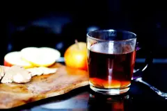 Hei&szlig;er Apfelsaft mit Ingwer