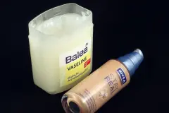 Vaseline als Make-Up-Grundlage, sowie f&uuml;r Haare & Augenbraue