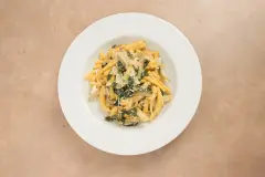 Schnelle Schupfnudeln mit Mangold & Schafk&auml;se