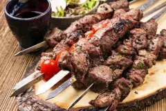 Leckere Marinade f&uuml;r Souvlaki-Spie&szlig;e