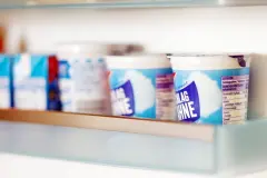 Offene Sahnebecher im K&uuml;hlschrank aufbewahren