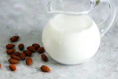 Mandelmilch gegen Sodbrennen