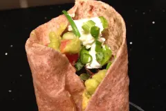 Wraps mit Avocado-Ziegenk&auml;se-F&uuml;llung