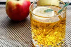 "Apfel-Korn" nach uraltem Rezept
