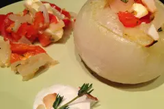 Gef&uuml;llte Gem&uuml;sezwiebeln mit Schafsk&auml;se - vegetarisch