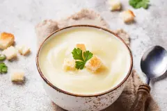 Vegane Kartoffelsuppe mit Kokosmilch