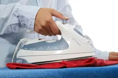 Dampfb&uuml;geleisen: Sohle reinigen