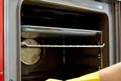 Backofen gl&auml;nzend sauber mit dm Backofenreiniger