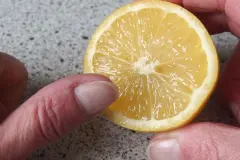 Feste Fingern&auml;gel durch Zitrone