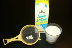 Laktosefreien Kefir herstellen: Mit Sojamilch