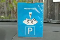 Parkscheibe aus Pappe schmilzt nicht im Gegensatz zu einer aus Plastik
