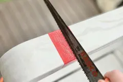 Plastik mit Stichs&auml;ge schneiden