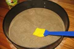 Torten und Kuchen besser vom Backpapier l&ouml;sen